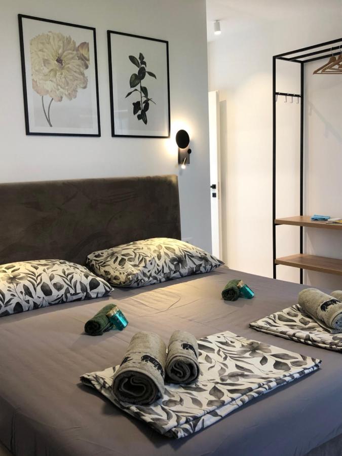 Omis - Private Ensuite Room With Balcony - Hotel Style Omiš Exterior foto