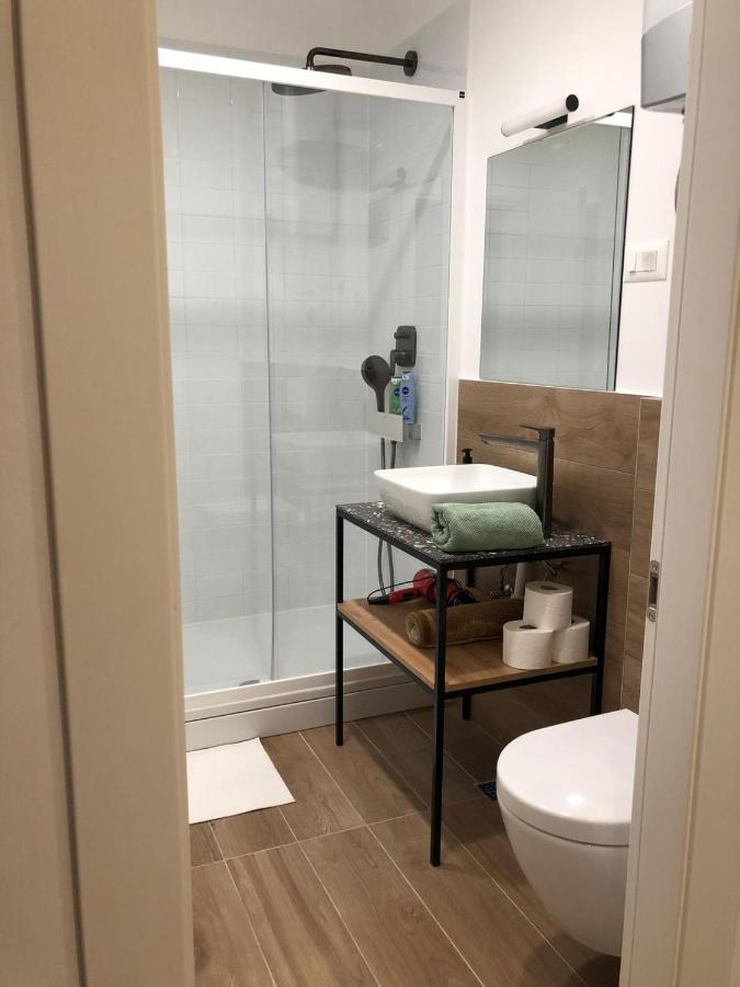 Omis - Private Ensuite Room With Balcony - Hotel Style Omiš Exterior foto