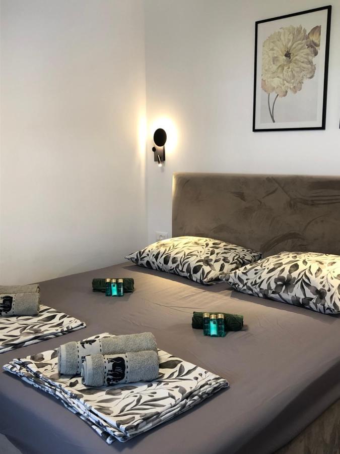 Omis - Private Ensuite Room With Balcony - Hotel Style Omiš Exterior foto