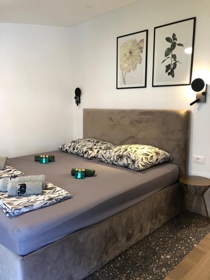 Omis - Private Ensuite Room With Balcony - Hotel Style Omiš Exterior foto