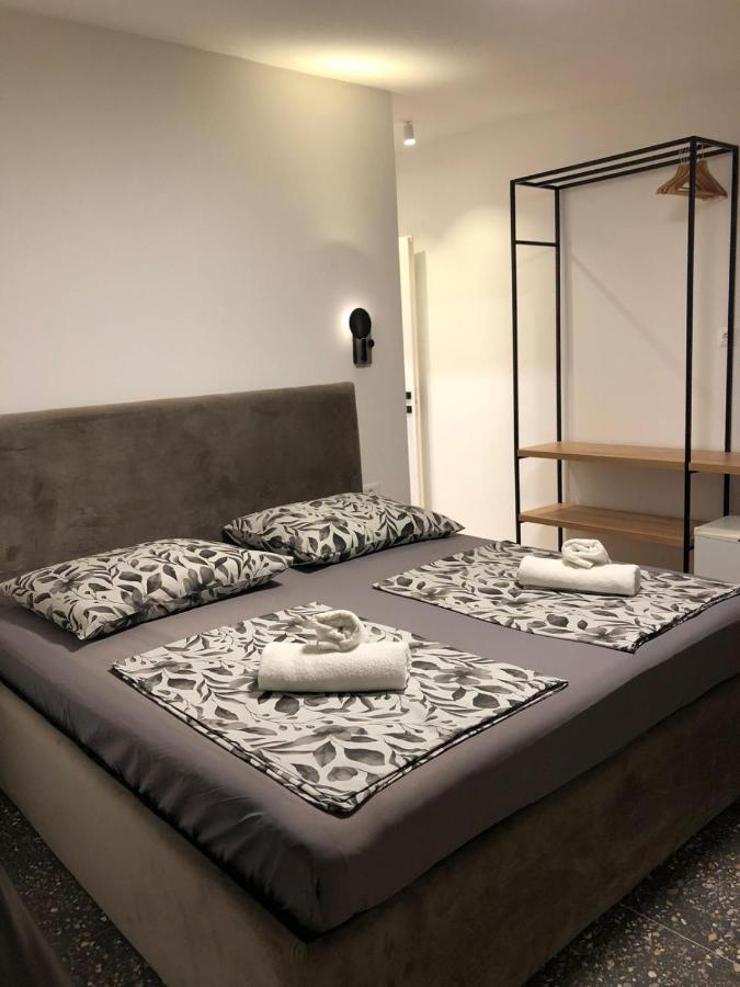 Omis - Private Ensuite Room With Balcony - Hotel Style Omiš Exterior foto