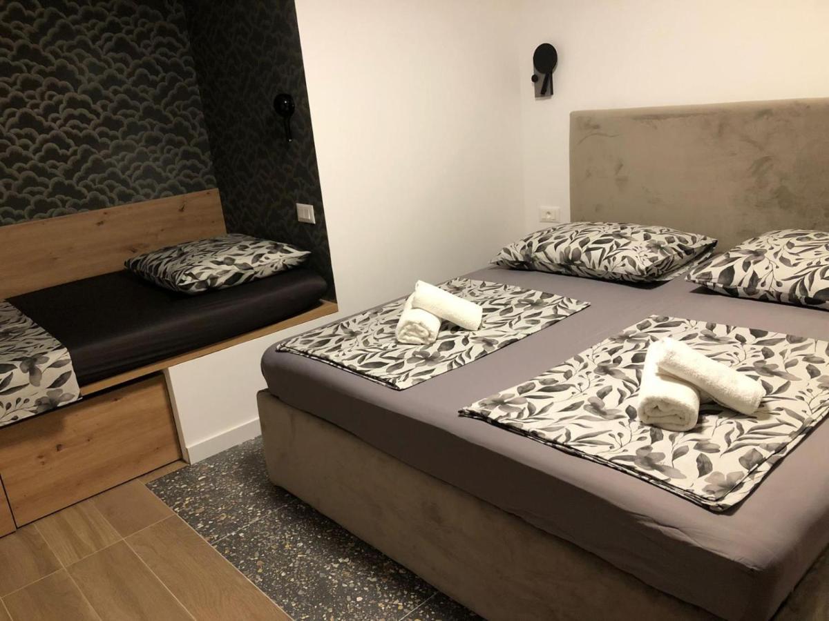Omis - Private Ensuite Room With Balcony - Hotel Style Omiš Exterior foto